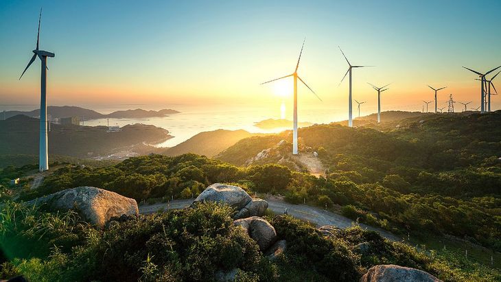 Bill Gates apunta a un futuro más sostenible e invierte en energías renovables. Bill Gates apunta a un futuro más sostenible e invierte en energías renovables.