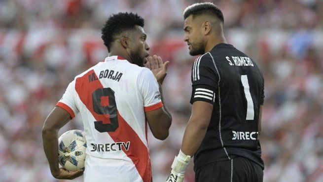 La frase viral de Borja a Chiquito Romero por hacer tiempo en el Superclásico