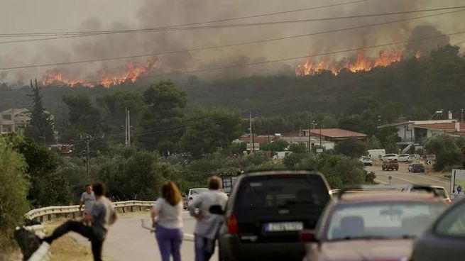 Desde la semana pasada, los incendios azotan a la isla de Rodas. El calor no cesa en Europa.&nbsp;