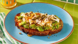 Incorporar palta en el desayuno favorece la absorción de nutrientes, mejora la concentración y potencia tu energía a la mañana. Incorporar palta en el desayuno favorece la absorción de nutrientes, mejora la concentración y potencia tu energía a la mañana.