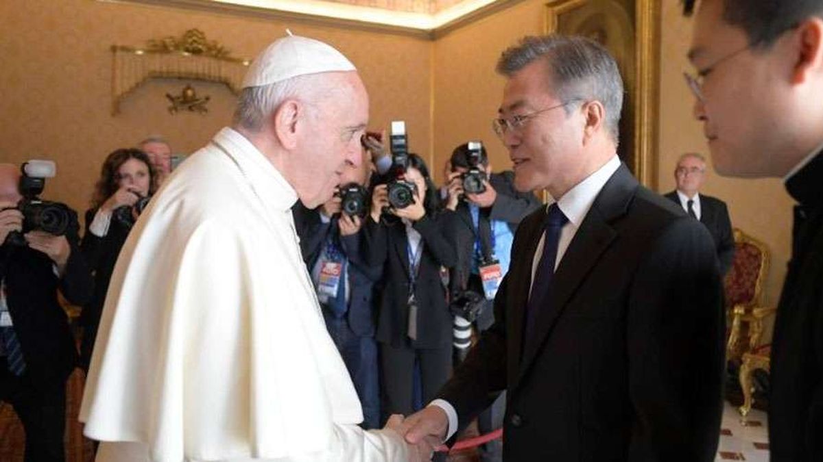 They ask Pope Francis to visit North Korea to bring peace with the South
