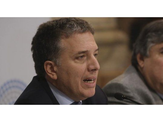 Nicolás Dujovne anunció que la decisión se hará efectiva a través de un decreto. El ministro de Hacienda comentó que el programa de racionalización en el empleo forma parte del acuerdo con el FMI.
