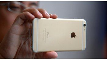 La opción será para los modelos iPhone 6, 6 Plus, SE, 6S, 6S Plus, 7 y 7 Plus. Permitirá desactivar la función de ahorro de batería que provocaba que algunos aparatos tuvieran problemas.