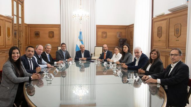 El Gobierno sigue buscando apoyo para la Ley Bases.