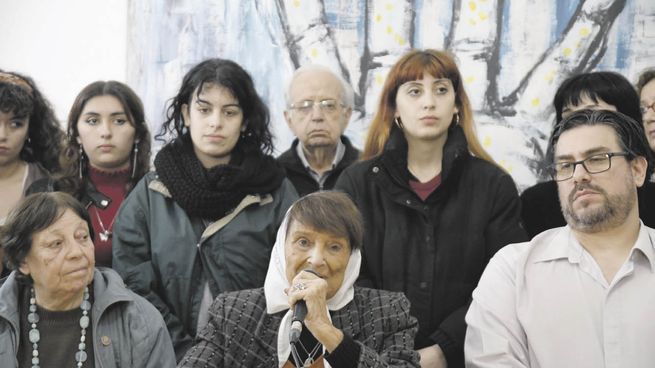 Apoyo. Taty Almeida, ayer en la conferencia de prensa en apoyo a estudiantes que tomaron escuelas porteñas.