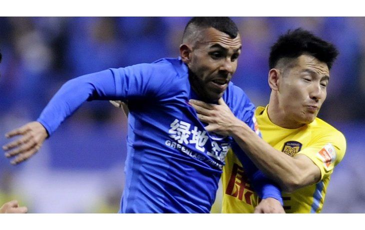 A Tevez le queda un año de contrato en China.