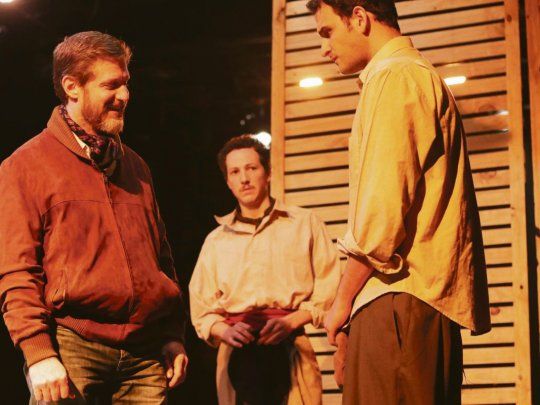 De hombres y ratones. De izq. a der: el director Lisandro Fiks, Juan Luppi y Ramiro Méndez Roy.