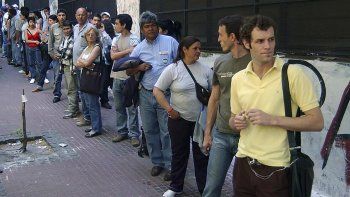 el trabajo en negro no para de crecer y contamina la seguridad social y el empleo