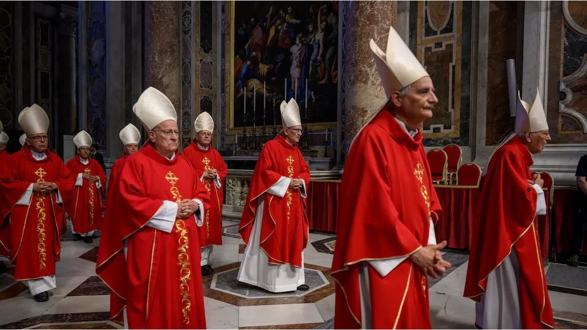 The punishment for those who break the absolute secret during the conclave