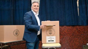 martin-llaryora-vota-elecciones-cordobajpg