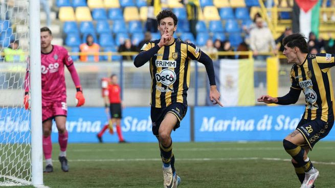 Romano Floriani Mussolini anotó el gol del triunfo en la victoria del Juve Stabia ante Cesena.