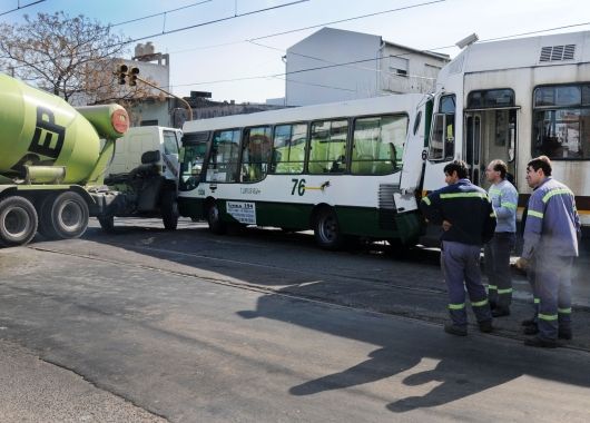 De milagro no fue tragedia: 90 heridos tras chocar Premetro, colectivo y camión (foto 1)