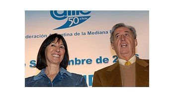 La ministra de Economía, Felisa Miceli, junto al titular de CAME, Osvaldo Cornide, durante el encuentro por el Día de la Industria en Haedo.