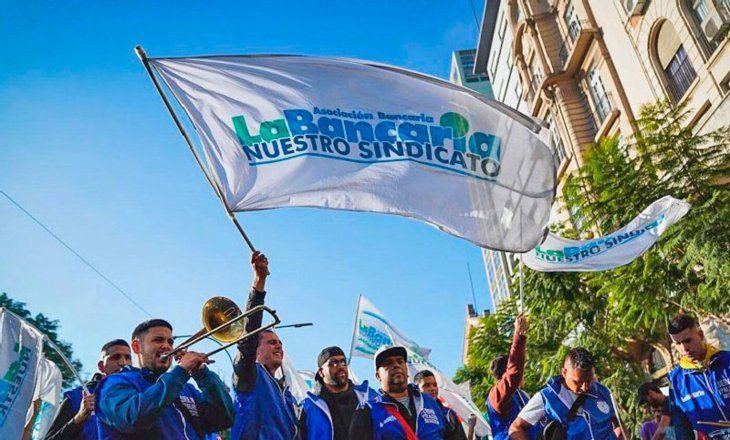 La Bancaria acordó una suba del 8,6%: así quedan los salarios del sector.