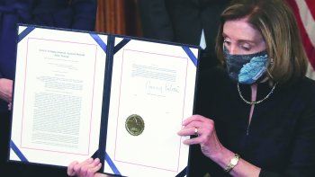 ACUSACIÓN. La líder de la Cámara de Representantes, Nancy Pelosi, es la principal impulsora del juicio político a Donald Trump.