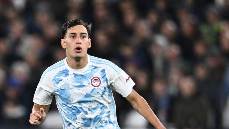 Santiago Hezze, con pasado en Huracán y actualmente en Olympiakós de Grecia, será el reemplazante de Alan Varela en el seleccionado Sub 20 para los Juegos Olímpicos.