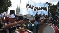 organizaciones sociales, politicas y gremiales protestaron frente al congreso contra el fmi