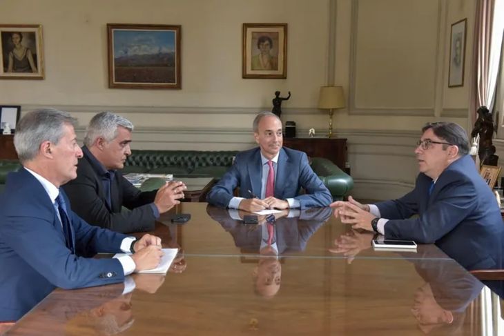 Los rectores de la UNSAM y la UNR junto con el secretario de Educación, Carlos Torrendell, y el subsecretarío de Polítias Universitarios, Alejandro Álvarez. Los rectores de la UNSAM y la UNR junto con el secretario de Educación, Carlos Torrendell, y el subsecretarío de Polítias Universitarios, Alejandro Álvarez.