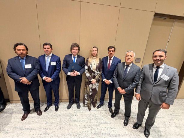 Javier Milei junto a la comitiva de gobernadores en la Argentina Week. Javier Milei junto a la comitiva de gobernadores en la Argentina Week.