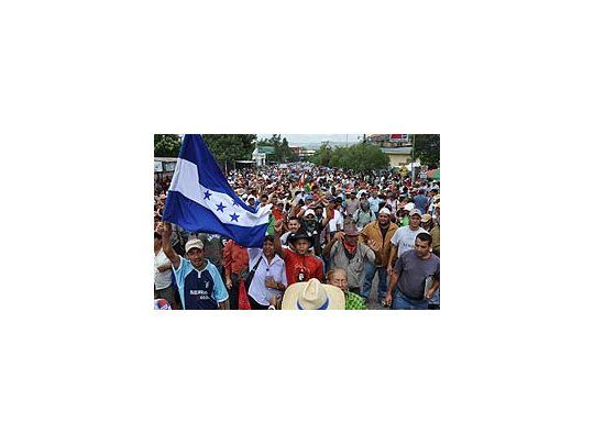 Siguen las marchas a favor y en contra del golpe.