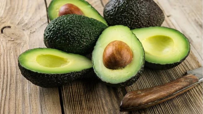 La palta es rica en fibra, potasio y antioxidantes. Su versatilidad y valor nutricional la convirtieron en un alimento estrella en la mesa argentina.