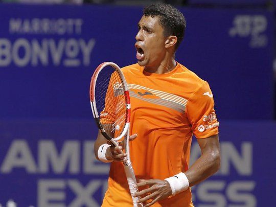 Thiago Monteiro celebra en el Argentina Open.