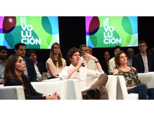 Lousteau ralanzó la campaña junto a su equipo en el teatro Beckett de Almagro.
