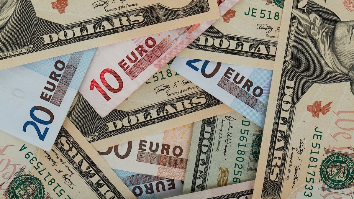 El dólar superó al euro