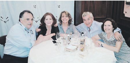 Amistad por encima de las diferencias:  la “momista” Teresa González Fernández, el embajador Eduardo Valdés , José Bordón