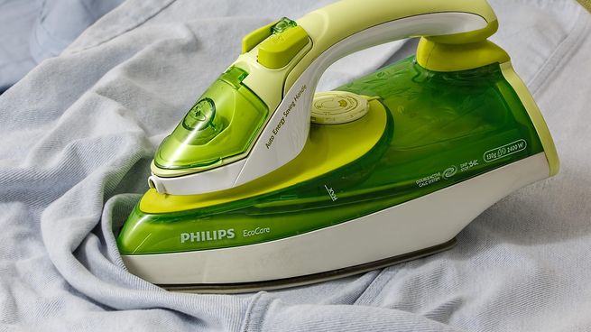 La Handheld Steam Iron de Xiaomi se suma al mundo de la domótica con un diseño portátil que integra vapor, higiene y practicidad en el hogar.