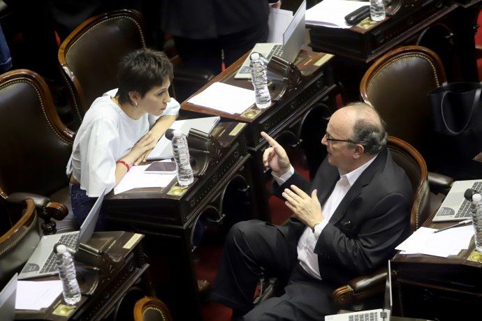 La intendenta electa de Quilmes charla con Leopoldo Moreau. 