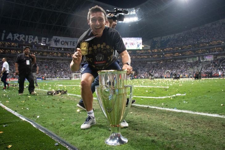 De formar a campeones en Europa a buscar la competitividad en el fútbol argentino, Mauricio Elena enfrenta un reto profesional lleno de significado.