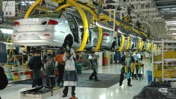 segun la uia, la actividad industrial cayo en enero 7% interanual
