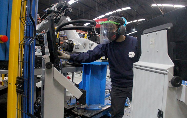 La industria cayó 5% mensual en mayo (impactó el cierre estricto por Covid-19)