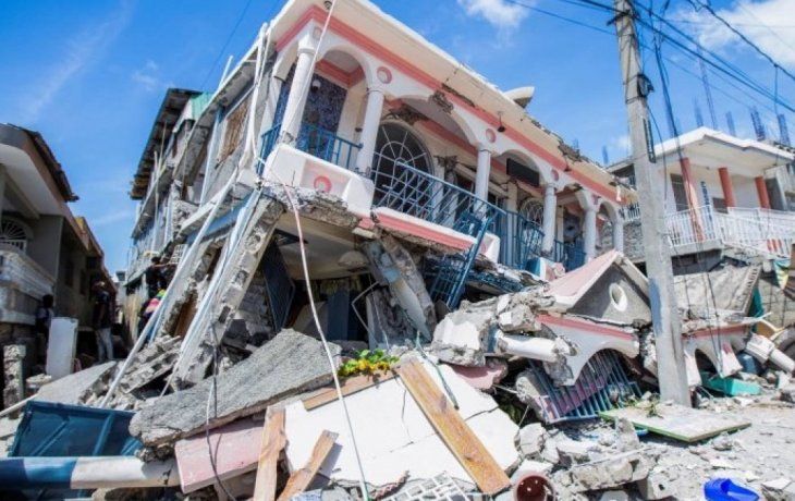 el papa francisco dona 200.000 euros a las victimas del terremoto en haiti