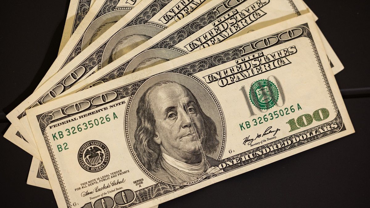 The super dollar rally does not stop and the index hits 10-month highs