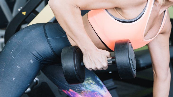 El entrenamiento de fuerza es vital para combatir la sarcopenia.