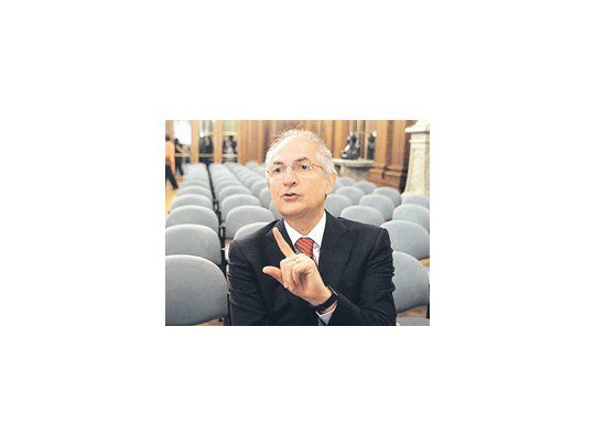 Antonio Ledezma compartió ayer mesa con José María Aznar y Mauricio Macri en la Legislatura de Buenos Aires. Se tiene fe para 2012, aunque no habla de su candidatura. No tiene autocríticas.