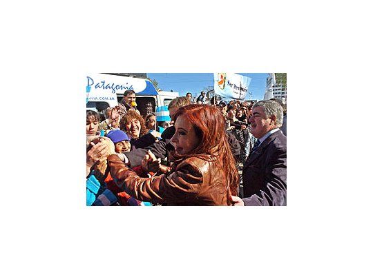 Cristina, junto a Das Neves, inaugura obras en Chubut