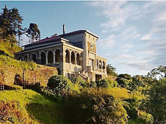 yungas. La casona de Villa Nougués, en Tucumán. donde funciona un centro de producción de la plataforma nómade con becas de producción y pensamiento para artistas jóvenes de todo el país.