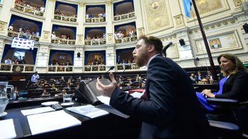 Los diputados y los senadores presionan para ser parte de la sesión del próximo jueves en la Provincia.