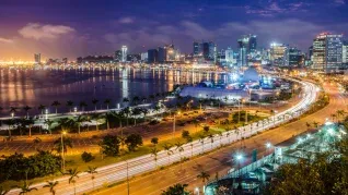 La capital de Angola es una de las más desarrolladas en África, pero tierra adentro se encuentran miles de curiosidades e historia autóctona. La capital de Angola es una de las más desarrolladas en África, pero tierra adentro se encuentran miles de curiosidades e historia autóctona.