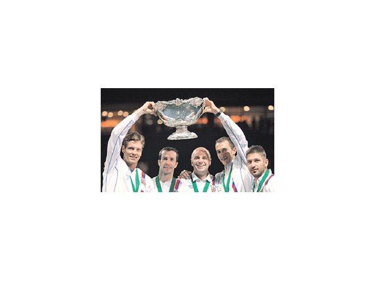 De la mano de Stepanek, que aportó el punto decisivo como en 2012, los checos festejaron en Belgrado la tercera Ensaladera de su historia.