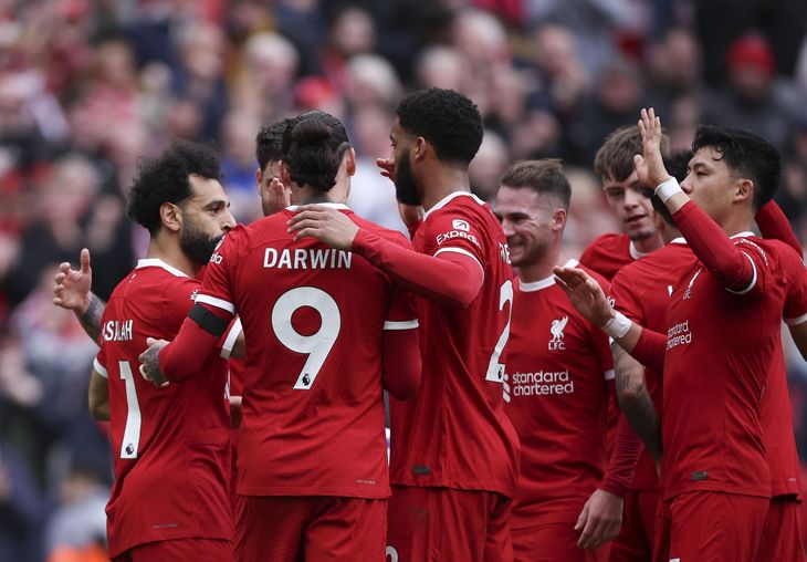 Alexis Mas Allister approaches to greet Mohamed Salah who scored the second goal that gave Liverpool the victory after a great pass from the Argentine midfielder. Alexis Mas Allister approaches to greet Mohamed Salah who scored the second goal that gave Liverpool the victory after a great pass from the Argentine midfielder.