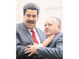 Nicolás Maduro y Diosdado Cabello, los hombres más poderosos del chavismo en ausencia del presidente venezolano, buscan sellar una forzada convivencia. No termina de aclararse cómo será la transición a tres días de la fecha prevista para la jura de Hugo Chávez para un cuarto mandato.