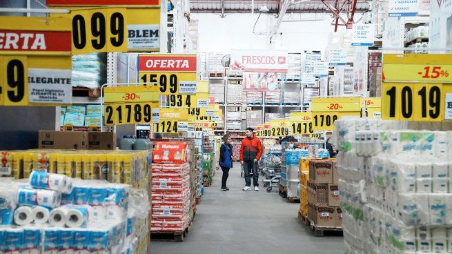 Los supermercados mayoristas cayeron 12,6% en el primer semestre, según UNDAV, y tocaron mínimos en los últimos 5 años.