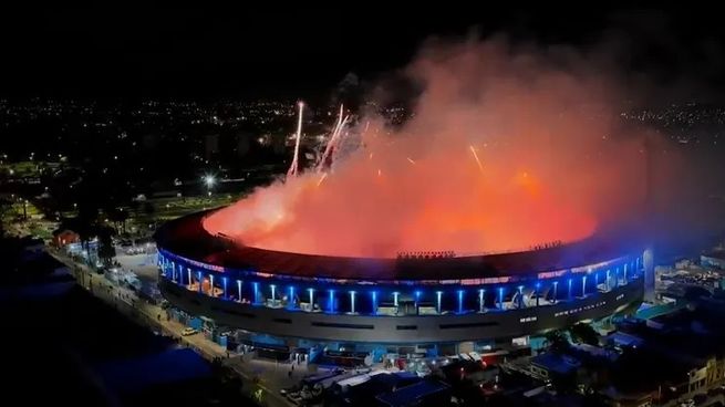 Continúa la clausura del estadio de Racing por la priotecnia ante Flamengo.