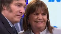Javier Milei y Patricia Bullrich se abrazaron públicamente luego de sellar la alianza electoral﻿