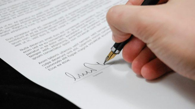 Qué quiere decir que una persona subraye su firma.