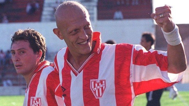 No pudo lograr jugar un Mundial y sufrió varios problemas por no poder cumplir sus sueños en el fútbol tras una lesión provocada por Maradona.